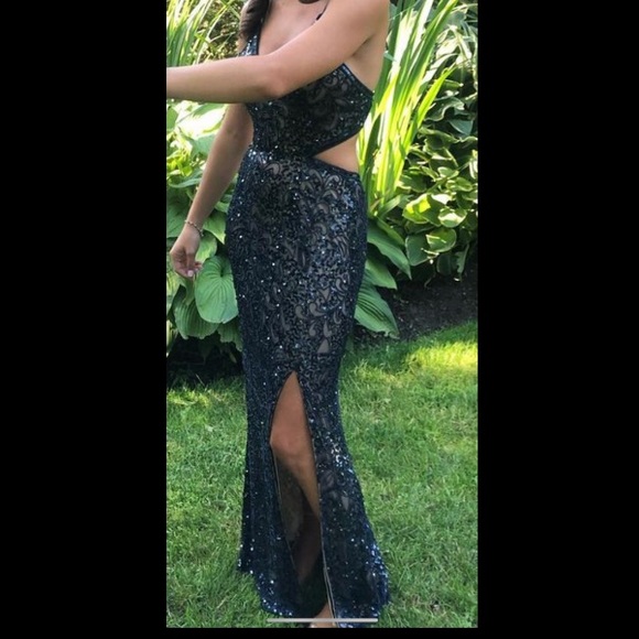 PROM DRESS - Picture 2 of 4